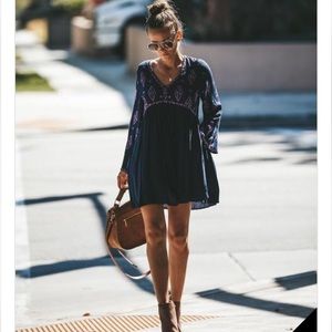 Velzera Aztec embroidered tunic top in navy size large ViciCollection